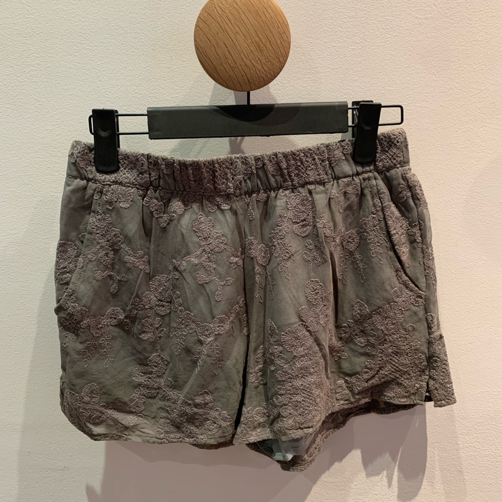 Club Monaco - grey floral two-layer shorts in S